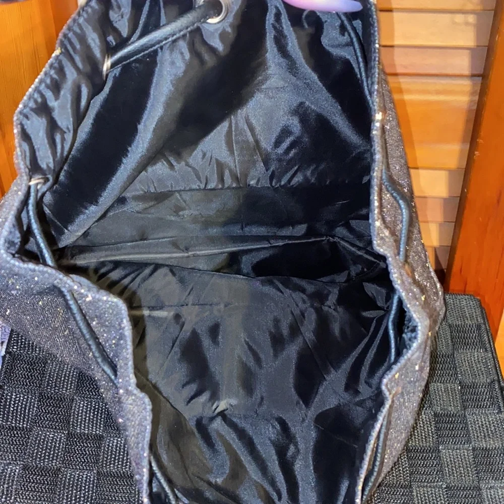 Drawstring backpack - Picture 3 of 6